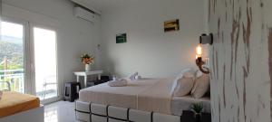 Wave Sound Apartments - Beach View