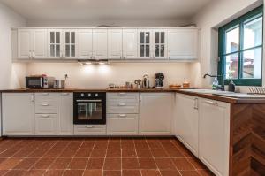 Entire house in the center of Ljubljana - FREE PARKING - Dragon Garden Pavilion Ljubljana