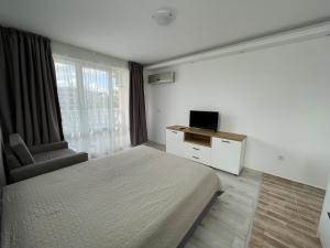 Студио Симона 5 първа линия море