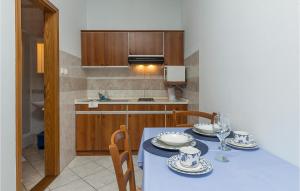 Amazing Apartment In Pavicini With Kitchen