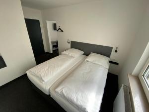 Zzzimple - Self Check-In & Free Parking