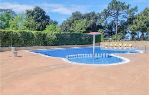 Campings Beautiful Caravan In Saint-georges-de-didon With Outdoor Swimming Pool, Wifi And 3 Bedrooms : photos des chambres