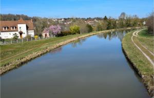 Maisons de vacances Stunning Home In Briare With Outdoor Swimming Pool, Wifi And Sauna : photos des chambres