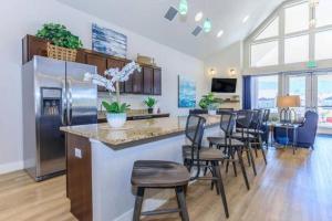 Resort Like Amenities King bd Qn bd Sofa bd Fast Wi-Fi Slps7