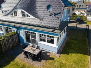 OstseeLagune Zingst, exklusive DHH, strandnah, Sauna, Kamin, 3 SZ, 2 Bäder, Glasfaser, HAUSTIERFREI, Garten mit Südterrasse, E-Ladesäule, 2 Stellplätze, Strandkorb, Fahrradschuppen, Waschmaschine, Trockner, Nichtraucher