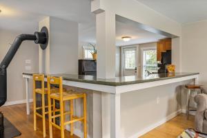 The Brew House - 2nd Floor Private Apartment - Located above Newscapes Brewing