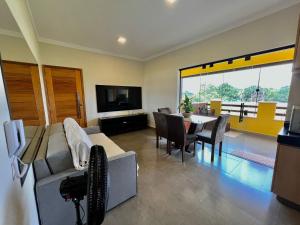 Relaxe na Jacuzzi c sais de banho á 300m da Praia