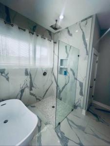 1966-Huge 4BR wRooftop Veranda