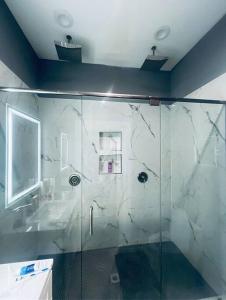 1966-Huge 4BR wRooftop Veranda