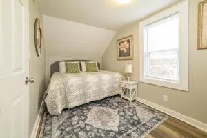 Tons of parking with direct snowmobile access from home - غورهام