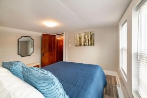 2 beds, trailer parking, direct snow & ATV trail access