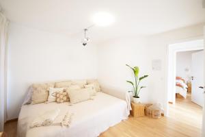 Boho Lake House - Private Beach 600m from the property - Free Parking - Home Cinema Room