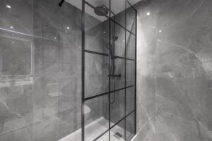 Lux Locals 1 by Luxlikehome