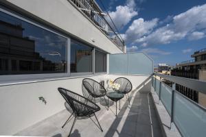 Lux Locals 1 by Luxlikehome