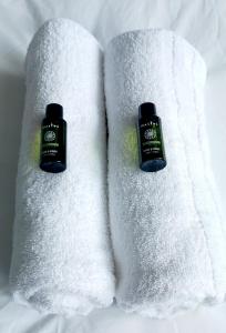 Ultra-Luxury City centre 2 bed apartment, with FREE parking