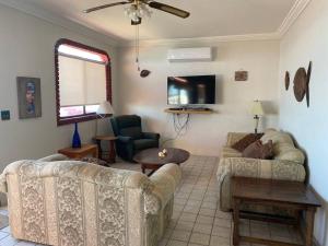 Beachfront, 2 bedroom Condo in San Felipe