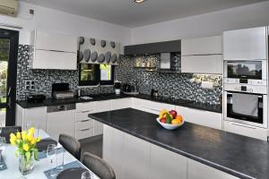 marathon family villa