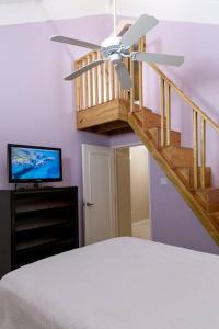 Choose To Be Happy at The Palms, Richmond Estates - Three Bedrooms with Pool