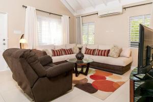 Choose To Be Happy at The Palms, Richmond Estates - Three Bedrooms with Pool