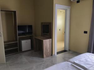 TE BUJTINA HOTEL- Cozy Stay with Traditional Breakfast Near Beach