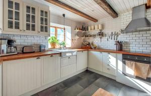 Beautiful Home In Vintrie With Wifi