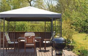 3 Bedroom Cozy Home In Fårvang