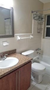 Glam 2 Bedroom Apartment Close to NSU in Cooper City