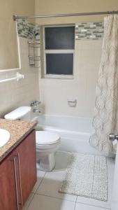 Glam 2 Bedroom Apartment Close to NSU in Cooper City