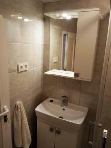 Apartments by the sea Stara Novalja, Pag - 4153