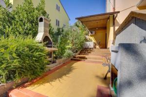 Apartments with a parking space Losinj, Losinj - 20930