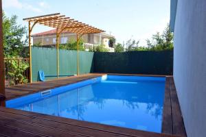 Family friendly apartments with a swimming pool Kastel Kambelovac, Kastela - 20935