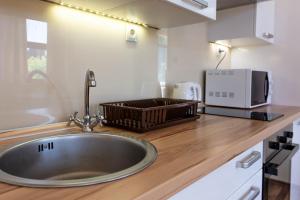 Apartments with parking spaces Kastel Stari, Kastela - 20978