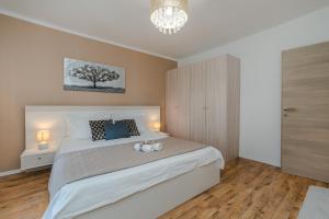 Family friendly house with a swimming pool Privlaka, Zadar - 21280