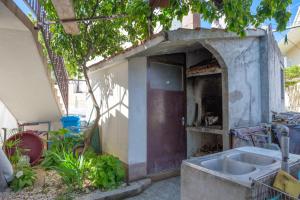 Apartments with parking spaces Trogir - 20874