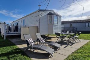 Beautiful Caravan At Manor Park In Hunstanton Beach, Norfolk Ref 23026H