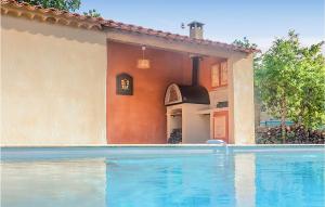 Maisons de vacances Beautiful home in Saint-Saturnin-ls-Apt with Outdoor swimming pool, WiFi and 1 Bedrooms : photos des chambres