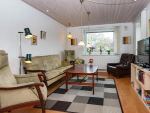 6 person holiday home in Skærbæk-By Traum