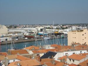 Appartement T3 aux Sables dOlonne, Face Plage, 3 Chambres, 6 Pers. - FR-1-331-24