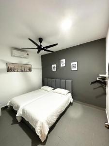 PM153 LandedHouse Modern Airport