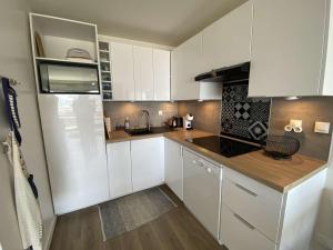 Charmant Appartement Avec Terrasse, 2 Chambres et Parking Privatif - WiFi Inclus - FR-1-672-25