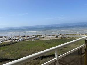 Charmant Appartement Avec Terrasse, 2 Chambres et Parking Privatif - WiFi Inclus - FR-1-672-25