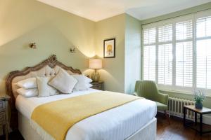 Cosy Double room in The Priory Hotel