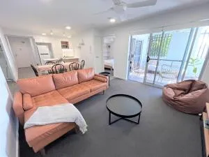 Location, location, location - private apartment - Беркдейл