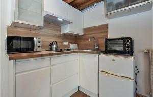 Awesome Home In Mouans-Sartoux