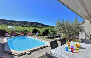 Maisons de vacances Beautiful Home In Lussas With 6 Bedrooms, Private Swimming Pool And Outdoor Swimming Pool : photos des chambres