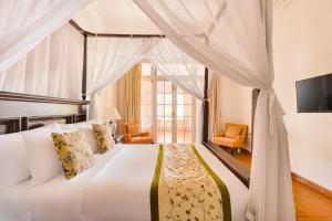 Mandira Strathdon by HPL
