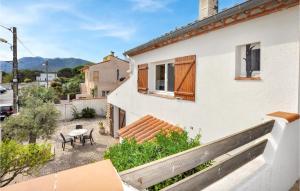 Maisons de vacances Beautiful Home In Saint-Andre : photos des chambres