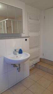 Ferienwohnung im Fachwerkhäuschen Nähe Edersee mit 2 Schlafzimmern, Terrasse, Parkplatz - Wohnung 1