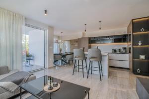 Larka Luxury Apartments Malinska, with private pool, 150 m from the sea