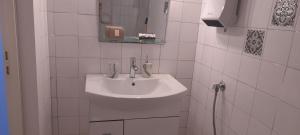 One-Bedroom Apartment room in Venetian Garden